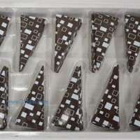 供应巧克力装饰件：黑三角方块盒装