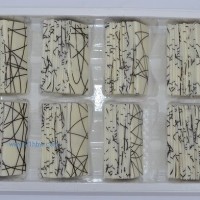 供应巧克力装饰件：白长方线条盒装